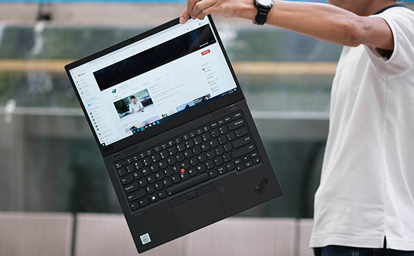 ThinkPad X1 Carbon Gen 4 mang thiết kế vô cùng mỏng nhẹ
