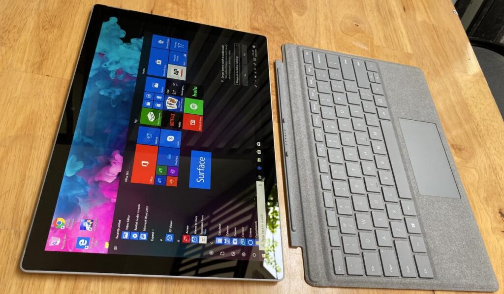 Màn hình cảm ứng đa điểm của Microsoft Surface Pro 6 được đánh giá cao
