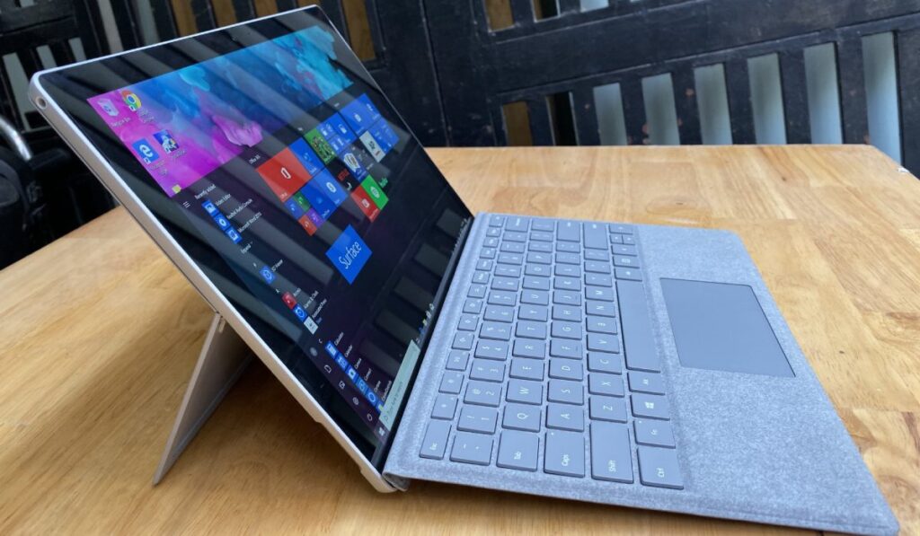 Hiệu năng của Microsoft Surface Pro 6 có thể phục vụ cho các tác vụ hàng ngày